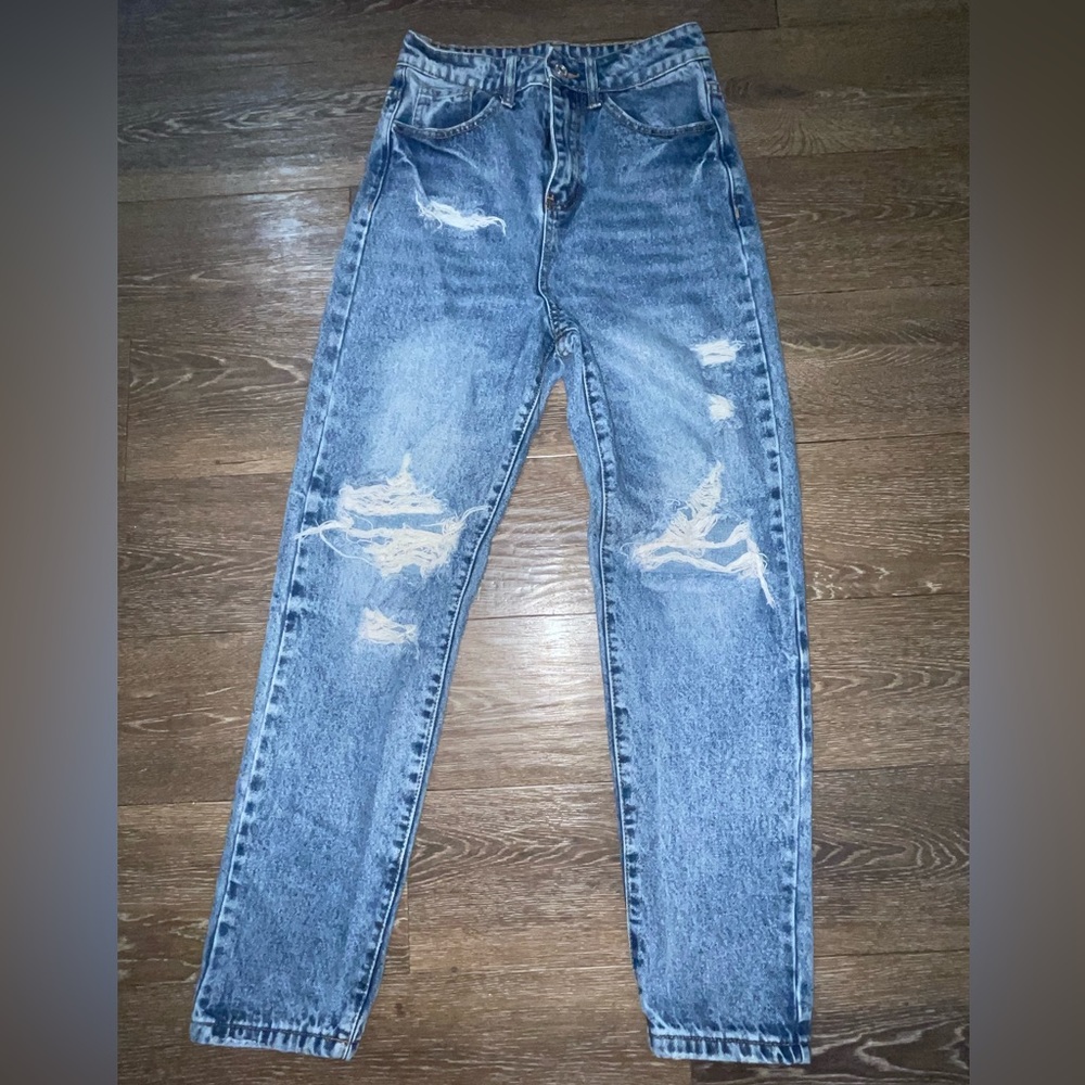 High waisted ripped jeans